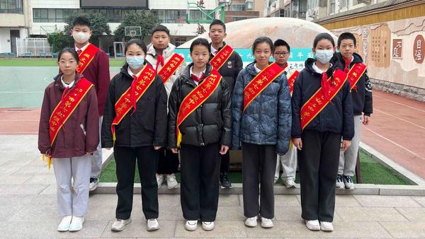 星辰二班礼仪队